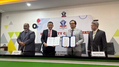 Majlis Menandatangani Memorandum Persefahaman (MoU) antara HAL Fintech dan UC TATI telah disempurnakan oleh Rektor UC TATI, Prof. Ir. Hairul Azhar bersama Timbalan Rektor, Dr. Mohd Najib bin Muhamed. HAL Fintech pula diwakili oleh Aizuddinur Zakaria dan Farid Z. Hamid, bekas Timbalan Ketua Pegawai Eksekutif Halal Development Corporation (HDC) yang baru sahaja menyertai pasukan penasihat mereka.